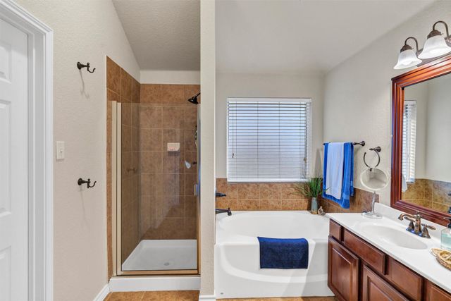 613 Creek Point Drive, Saginaw, TX 76179