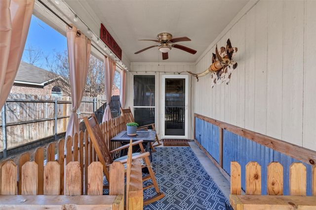 613 Creek Point Drive, Saginaw, TX 76179