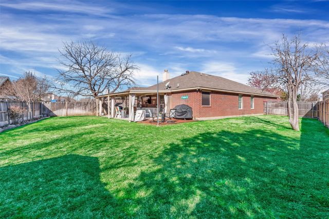 613 Creek Point Drive, Saginaw, TX 76179