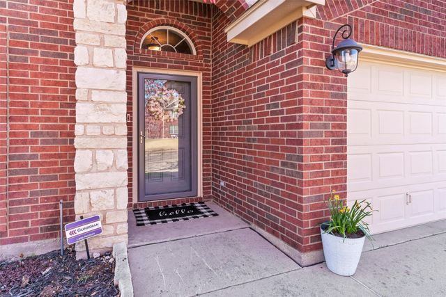 613 Creek Point Drive, Saginaw, TX 76179