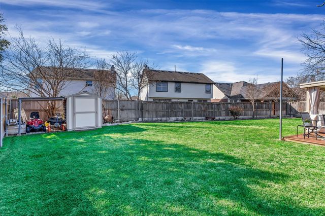 613 Creek Point Drive, Saginaw, TX 76179