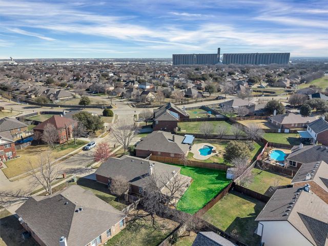 613 Creek Point Drive, Saginaw, TX 76179