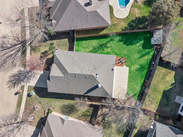 613 Creek Point Drive, Saginaw, TX 76179