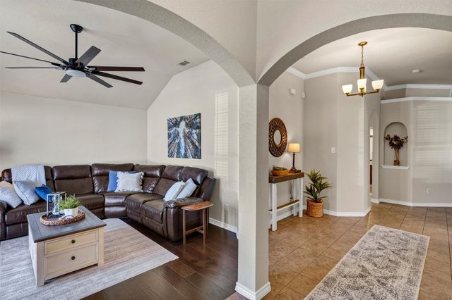 613 Creek Point Drive, Saginaw, TX 76179