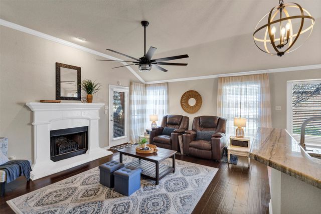 613 Creek Point Drive, Saginaw, TX 76179