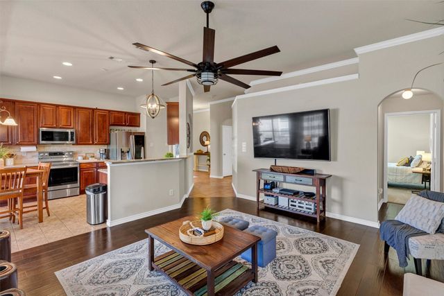 613 Creek Point Drive, Saginaw, TX 76179