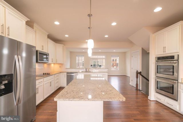 10739 CALEDONIA MEADOW DR, Manassas, VA 20112
