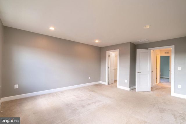 10739 CALEDONIA MEADOW DR, Manassas, VA 20112