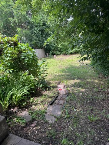 633 Parkway Drive, Saint Paul, MN 55106