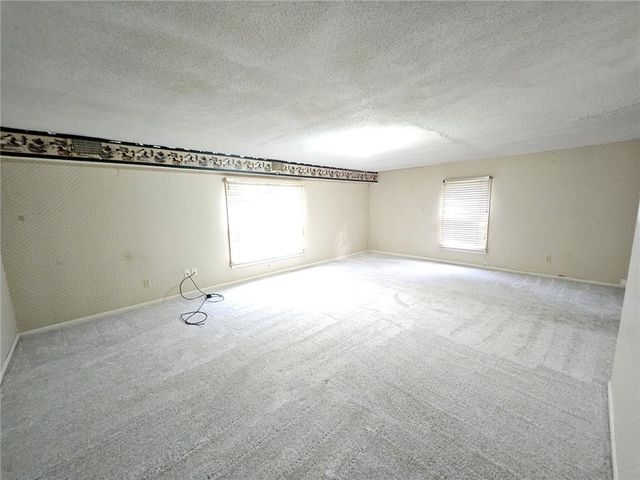 5831 N Ava Avenue, Kansas City, MO 64151