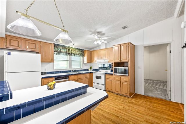 611 Hedgestone, Canyon Lake, TX 78133