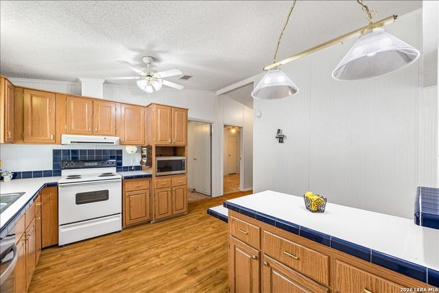611 Hedgestone, Canyon Lake, TX 78133