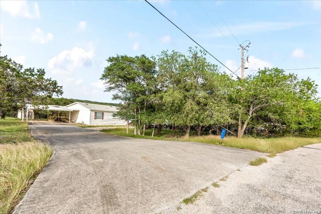611 Hedgestone, Canyon Lake, TX 78133