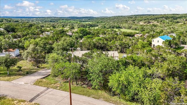 611 Hedgestone, Canyon Lake, TX 78133