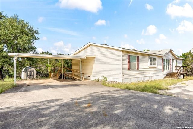 611 Hedgestone, Canyon Lake, TX 78133