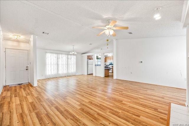 611 Hedgestone, Canyon Lake, TX 78133