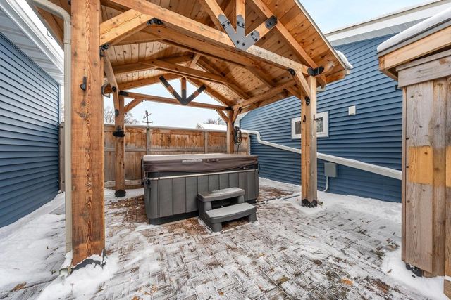 423 VAN STREET, Neenah, WI 54956