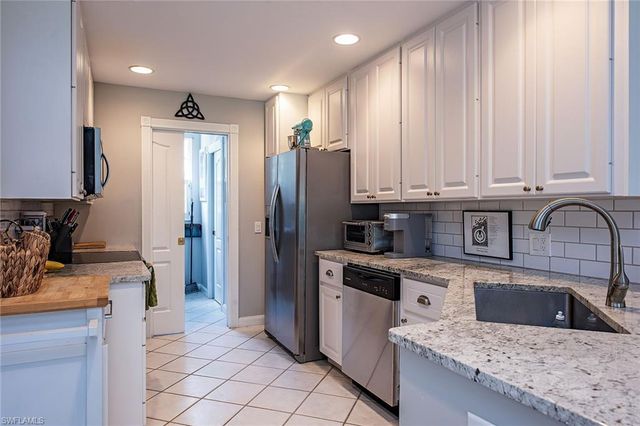 5697 Cove CIR # 42, Naples, FL 34119