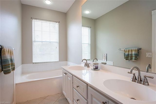 5697 Cove CIR # 42, Naples, FL 34119