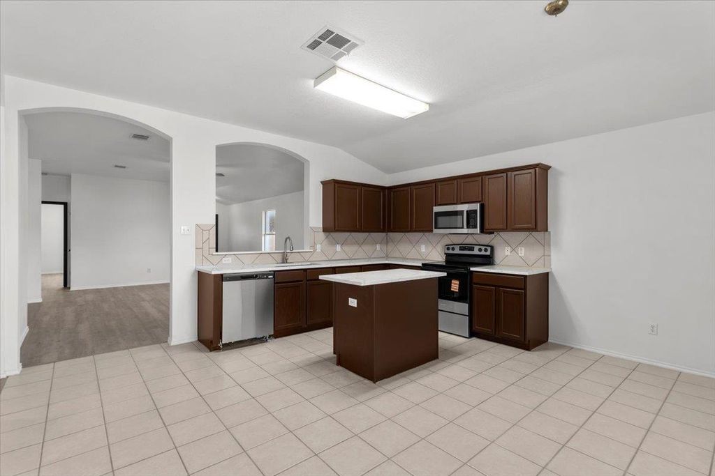 205 Peaceful Haven WAY, Hutto, TX 78634