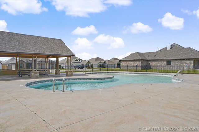 10719 S 280th East Avenue, Coweta, OK 74429