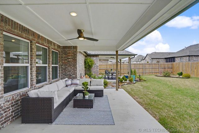 10719 S 280th East Avenue, Coweta, OK 74429