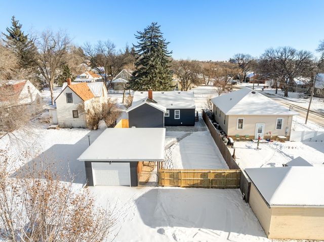 907 2nd st NE, Minot, ND 58703