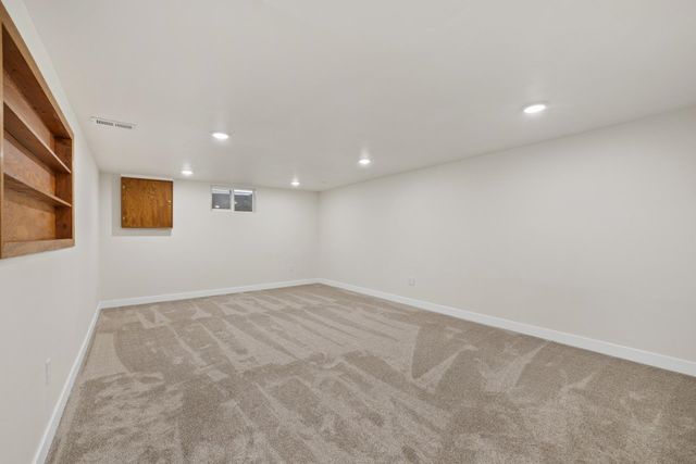 907 2nd st NE, Minot, ND 58703