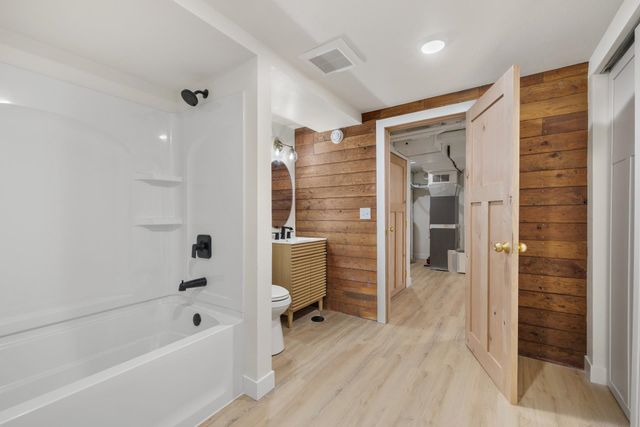 907 2nd st NE, Minot, ND 58703