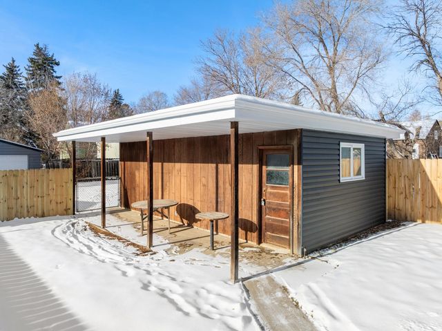 907 2nd st NE, Minot, ND 58703