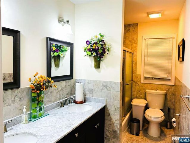 229 E Columbia B, Palisades Park, NJ 07650