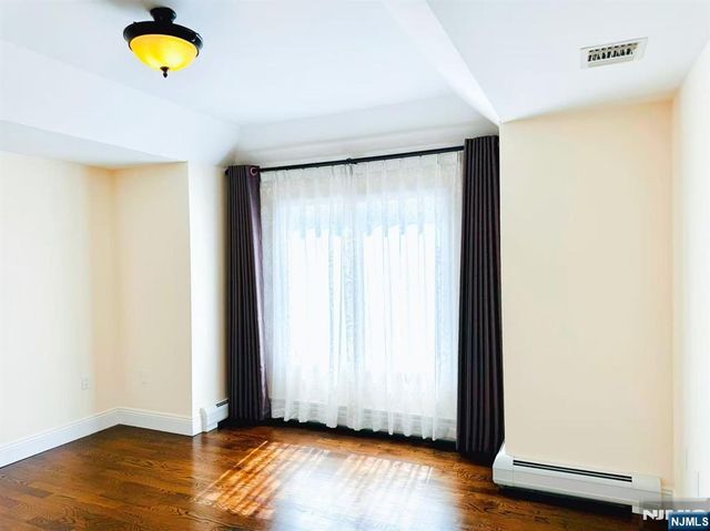 229 E Columbia B, Palisades Park, NJ 07650