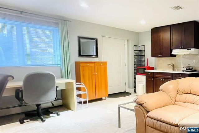 229 E Columbia B, Palisades Park, NJ 07650