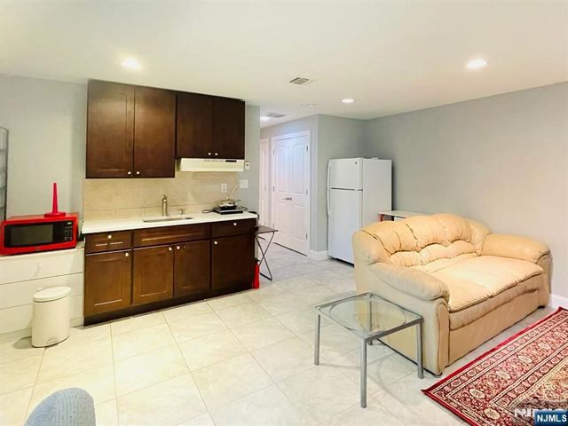 229 E Columbia B, Palisades Park, NJ 07650