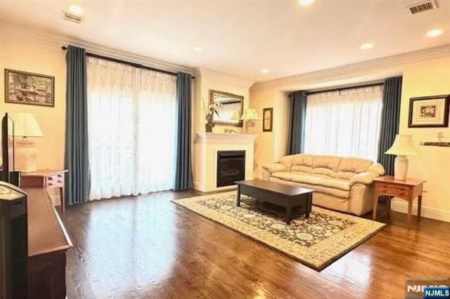 229 E Columbia B, Palisades Park, NJ 07650