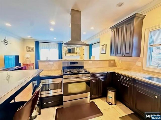 229 E Columbia B, Palisades Park, NJ 07650