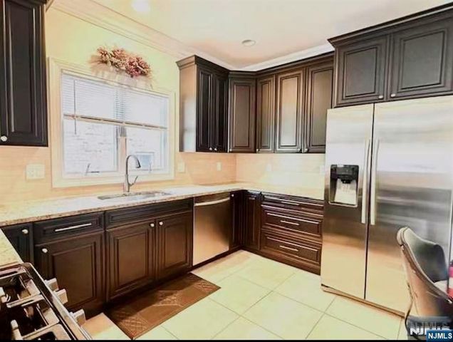 229 E Columbia B, Palisades Park, NJ 07650