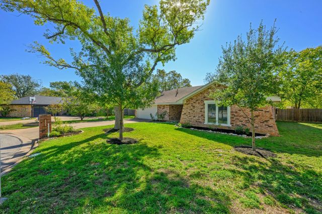 4805 Midoak CIR, Austin, TX 78749