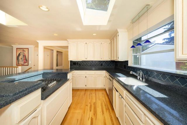 551 4th Street, Montara, CA 94037