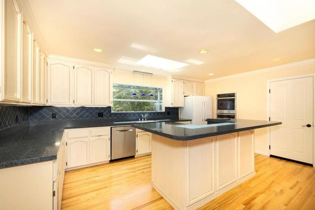 551 4th Street, Montara, CA 94037