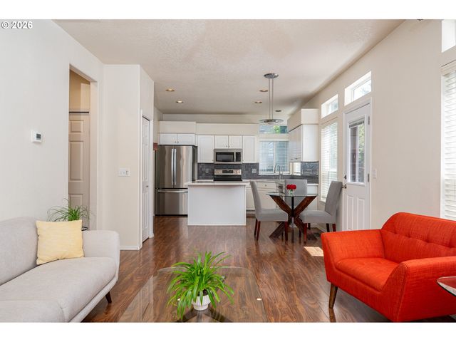 16568 Nw AVONDALE Dr, Beaverton, OR 97006