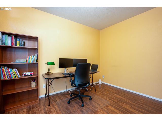 16568 Nw AVONDALE Dr, Beaverton, OR 97006