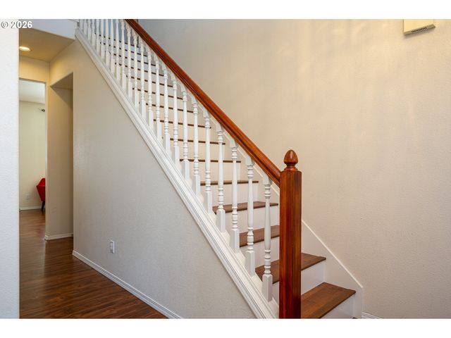 16568 Nw AVONDALE Dr, Beaverton, OR 97006