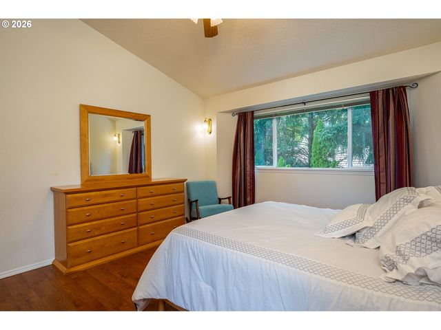 16568 Nw AVONDALE Dr, Beaverton, OR 97006