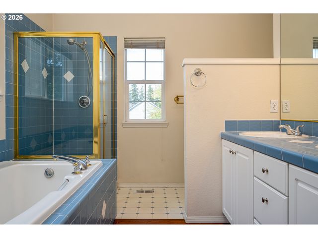 16568 Nw AVONDALE Dr, Beaverton, OR 97006