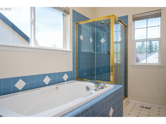 16568 Nw AVONDALE Dr, Beaverton, OR 97006