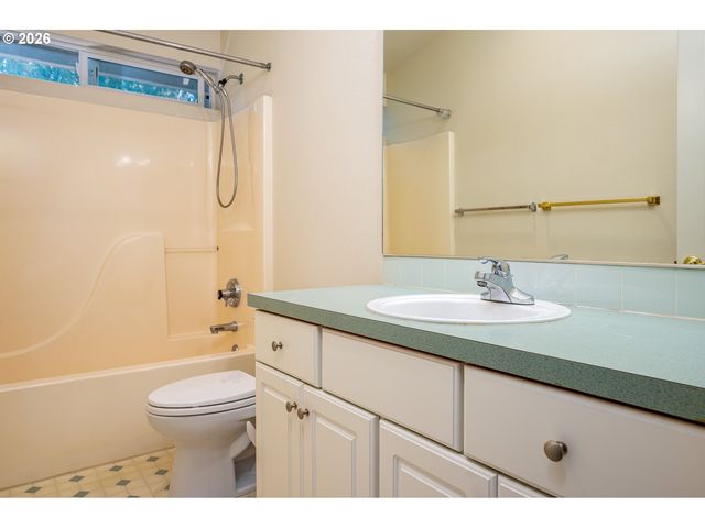 16568 Nw AVONDALE Dr, Beaverton, OR 97006