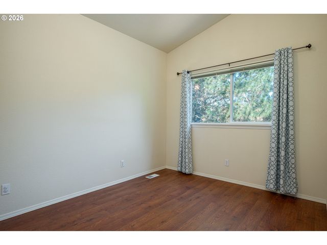 16568 Nw AVONDALE Dr, Beaverton, OR 97006
