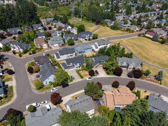 16568 Nw AVONDALE Dr, Beaverton, OR 97006