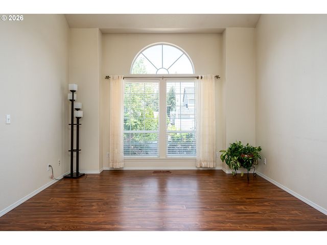 16568 Nw AVONDALE Dr, Beaverton, OR 97006